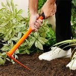 How to Use a Garden Hoe for Weeding: Expert Tips for Easy Cleanup