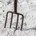 Tips for Using a Spade to Dig Holes: Expert Techniques Revealed